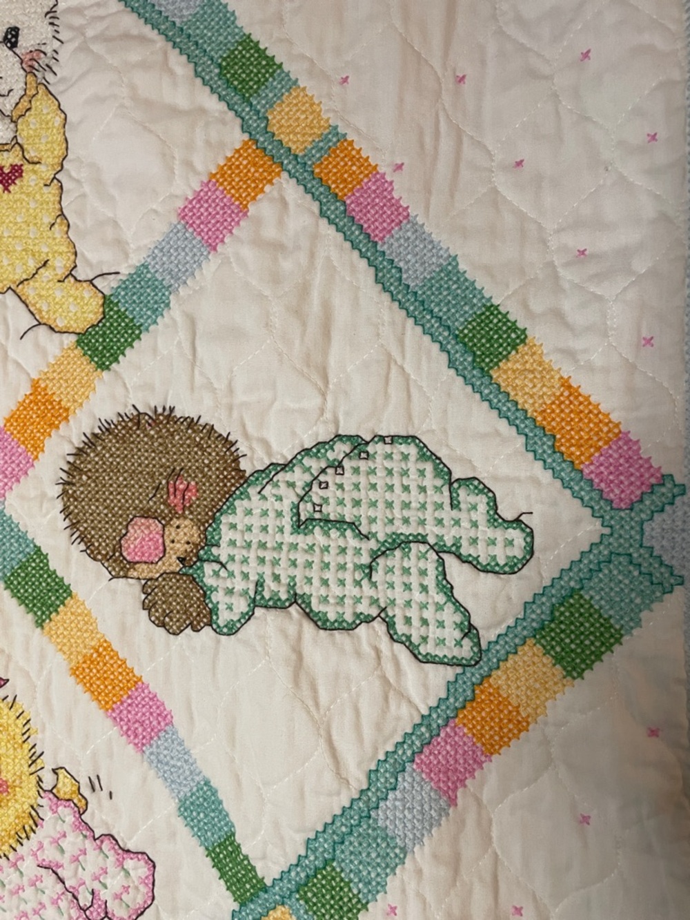 Handmade CROSS STICH Nursery Animal Patchwork Quilt -Yellow, Pink, Green, Blue - Picture 5 of 7